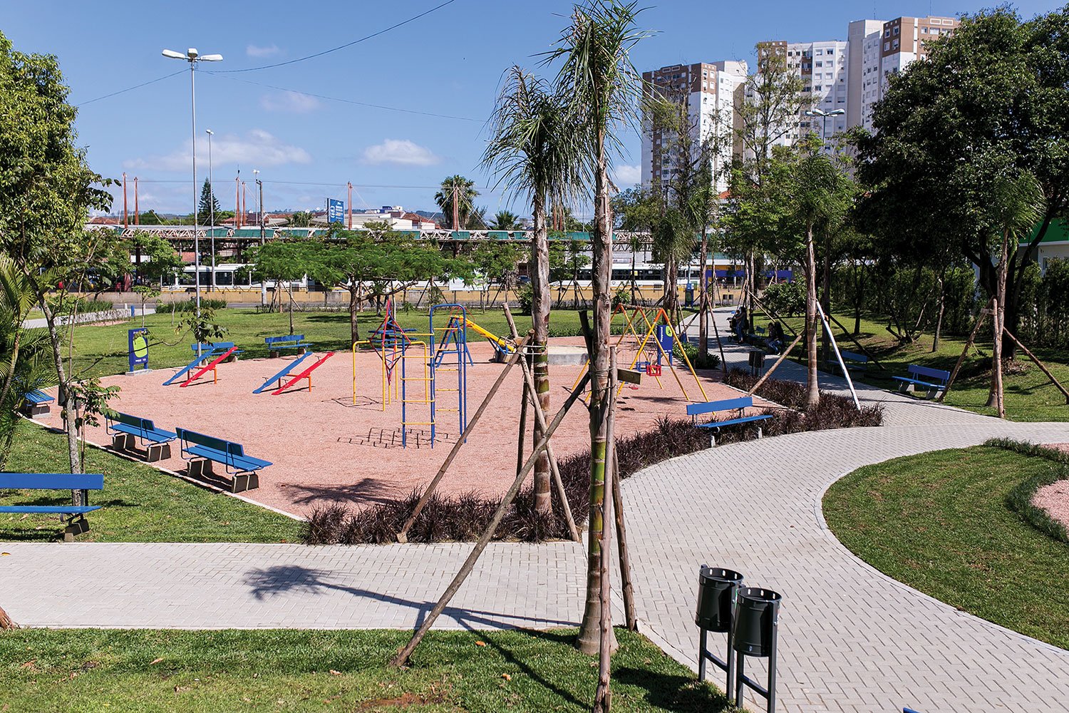REVITALIZAÇÃO DEVOLVE PRAÇA PARK LINDOIA À COMUNIDADE
